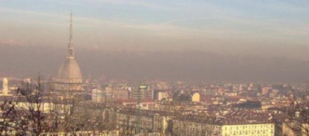 Metro, tram e bus gratis a Torino contro lo smog Metro, tram e bus gratis a Torino contro lo smog