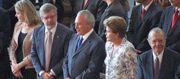 Michel Temer já monta seu novo governo Michel Temer já monta seu novo governo