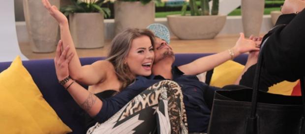 Rayanne elogia o cantor Latino Rayanne elogia o cantor Latino