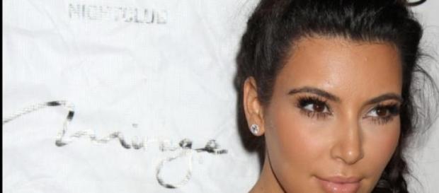 Kim Kardashian tiene 9 kilos de más Kim Kardashian tiene 9 kilos de más