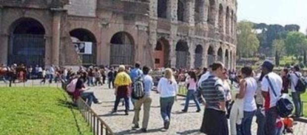 Mii de turisti viziteaza muzee in fiecare an Mii de turisti viziteaza muzee in fiecare an