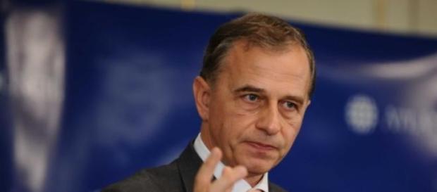 Mircea Geoana isi face partid Mircea Geoana isi face partid