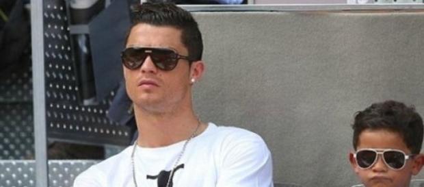 Ronaldo com o filho Cristiano Jr. Ronaldo com o filho Cristiano Jr.
