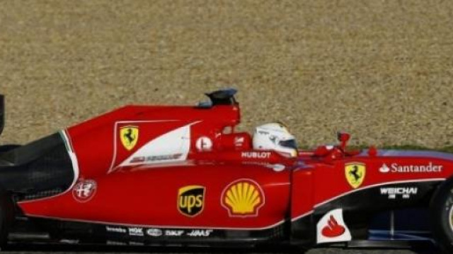 La nuova monoposto Ferrari col logo Alfa Romeo