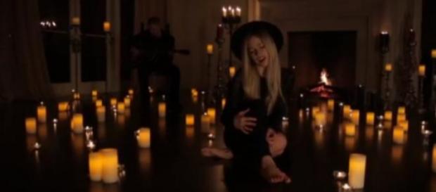 Avril Lavigne estrenó "Give You What You Like" Avril Lavigne estrenó "Give You What You Like"