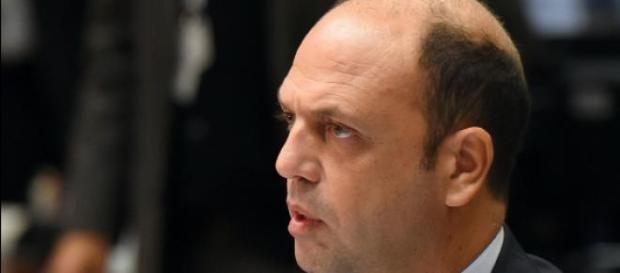 Il ministro dell'Interno Angelino Alfano Il ministro dell'Interno Angelino Alfano