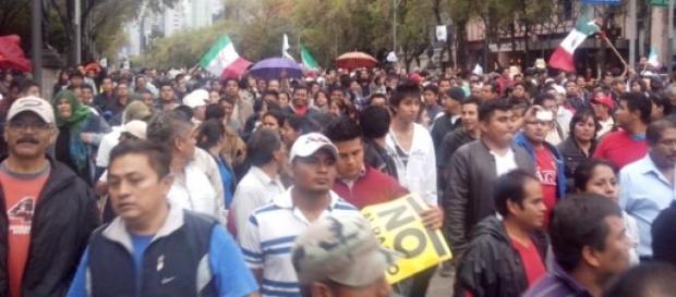 Los maestros marchan en la Ciudad de México Los maestros marchan en la Ciudad de México