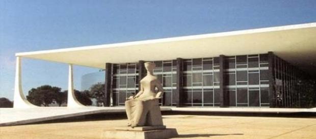 Na sede do STF, mais uma vez Duque escapa à prisão Na sede do STF, mais uma vez Duque escapa à prisão