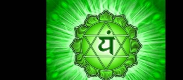 O chakra cardíaco ou Anahata em sânscrito O chakra cardíaco ou Anahata em sânscrito
