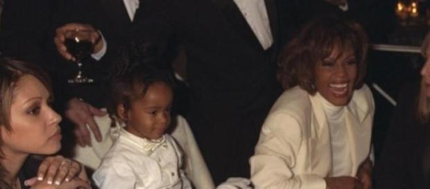 Una foto di Bobbi Kristina e Whitney nel 1996 Una foto di Bobbi Kristina e Whitney nel 1996