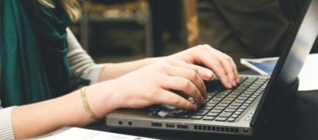 Universidades oferecem cursos gratuitos Universidades oferecem cursos gratuitos