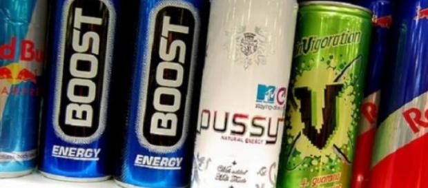 Alguns exemplos de bebidas energéticas. Alguns exemplos de bebidas energéticas.