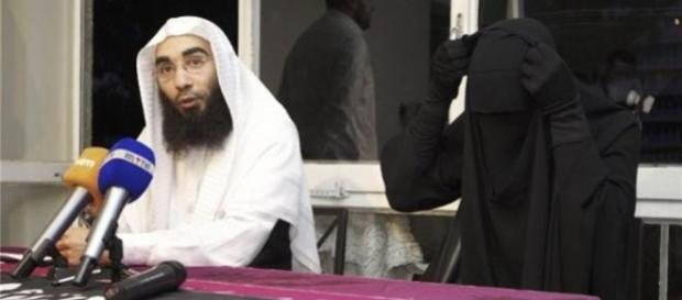 Fouad Belkacem (à gauche), chef du mouvement. Fouad Belkacem (à gauche), chef du mouvement.