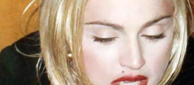 Madonna, com um look que volta a estar na moda Madonna, com um look que volta a estar na moda