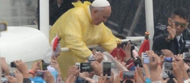Papa Francesco a Manila tra la folla Papa Francesco a Manila tra la folla