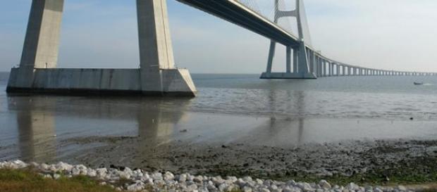 Um terceiro pescador continua desaparecido no Tejo Um terceiro pescador continua desaparecido no Tejo