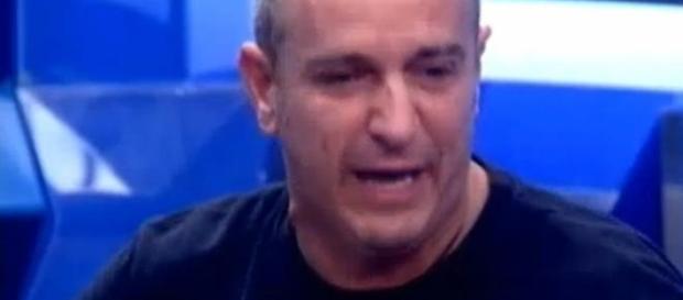 Víctor guarda material para su salida de GHVIP Víctor guarda material para su salida de GHVIP