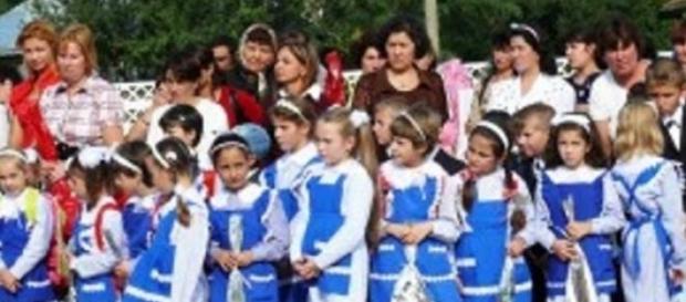 Elevi in prima zi de scoala, clasa 0, clasa 1 Elevi in prima zi de scoala, clasa 0, clasa 1