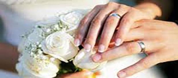 En 2013, il y a eu moins de mariages. En 2013, il y a eu moins de mariages.