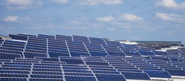 Energia rinnovabile con i panneli fotovoltaici Energia rinnovabile con i panneli fotovoltaici