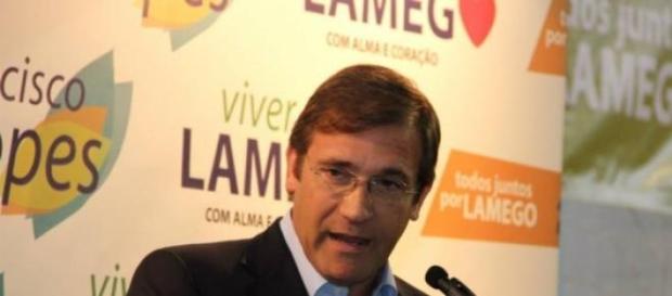 PC defende que Grécia deve manter austeridade. PC defende que Grécia deve manter austeridade.
