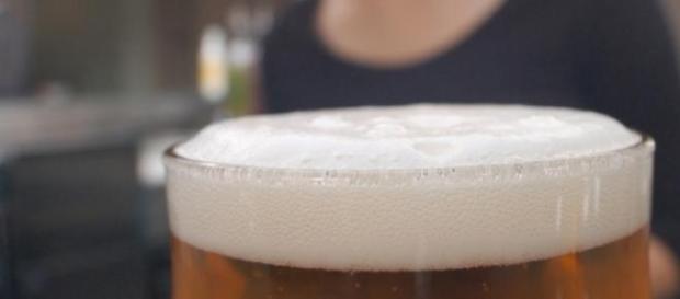 Propagandas de cerveja respeitam as mulheres? Propagandas de cerveja respeitam as mulheres?