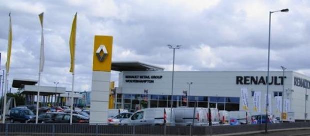 Renault embauchera 1000 personnes en CDI en 2015. Renault embauchera 1000 personnes en CDI en 2015.