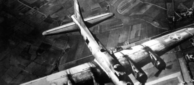 Bombardeiro B-17, similar aos usados em Dresden. Bombardeiro B-17, similar aos usados em Dresden.