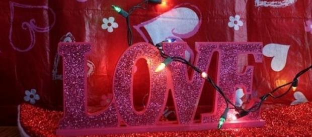 San Valentino: frasi simpatiche e auguri divertenti per la festa degli innamorati