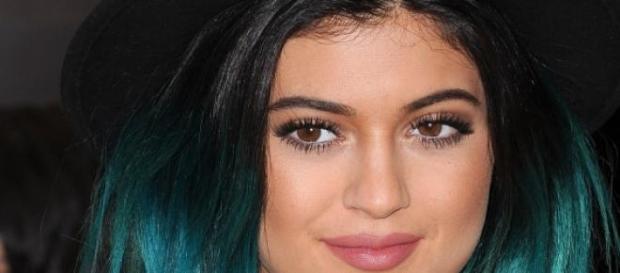 Kylie Jenner ii ia locul surorii ei mai mari Kylie Jenner ii ia locul surorii ei mai mari