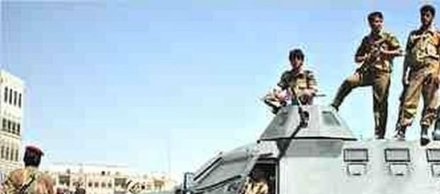 Miliciens Houthi patrouillant dans la capitale. Miliciens Houthi patrouillant dans la capitale.