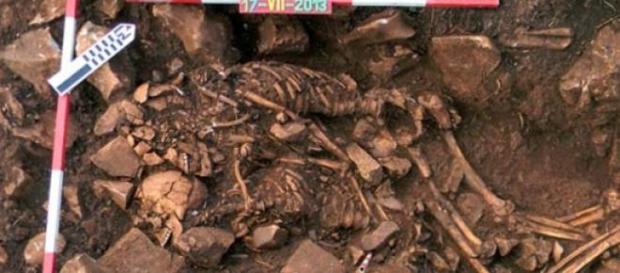 Un couple enlacé depuis 6000 ans (photo AFP) Un couple enlacé depuis 6000 ans (photo AFP)