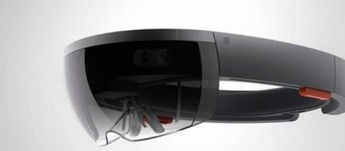 Microsoft HoloLens il visore con lenti olografiche