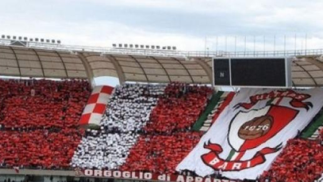 Il priscio dei tifosi biancorossi in curva