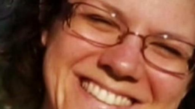 La Ceste in primo piano, sorridente