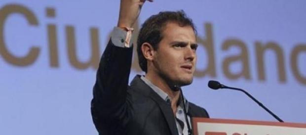 El político mejor valorado según los sondeos El político mejor valorado según los sondeos