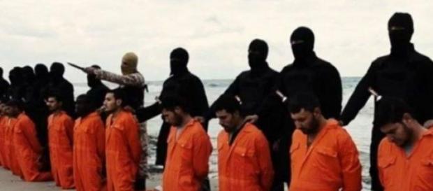 Vídeo divulgado pelo EI da suposta execução. Vídeo divulgado pelo EI da suposta execução.