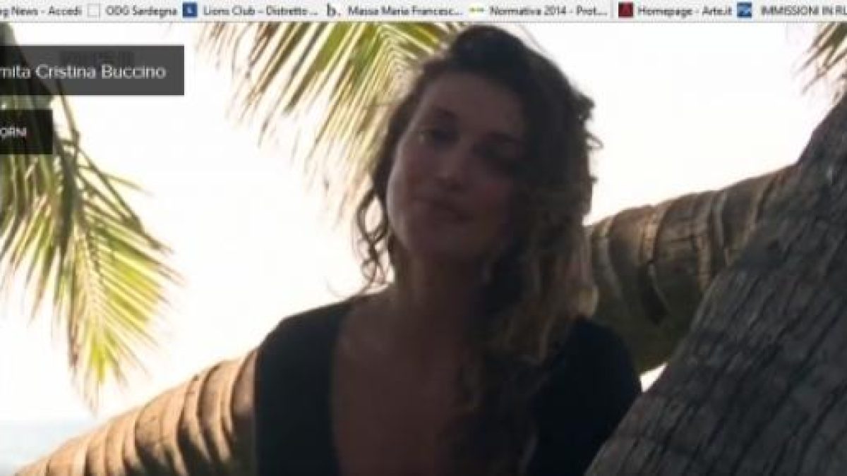 Isola dei Famosi 2015: chi è Cristina Buccino? Da professoressa a mancata  Velina