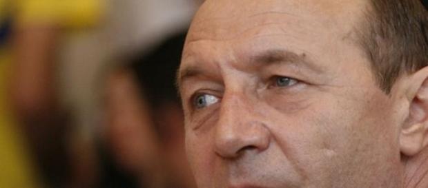 Cine se ascunde in spatele lui Basescu? Cine se ascunde in spatele lui Basescu?