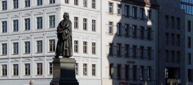 Drezno. Pomnik Lutra i Hotel de Saxe Drezno. Pomnik Lutra i Hotel de Saxe