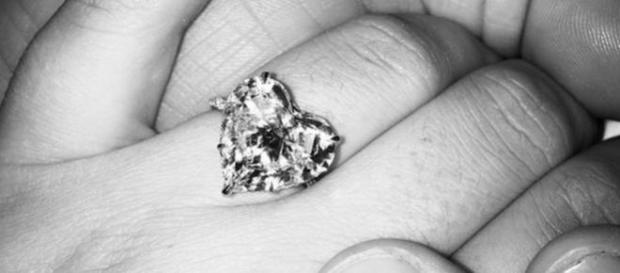 The heart-shaped ring matches the star The heart-shaped ring matches the star
