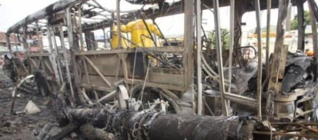 Acidente com ônibus em São Gonçalo deixa 9 mortos Acidente com ônibus em São Gonçalo deixa 9 mortos