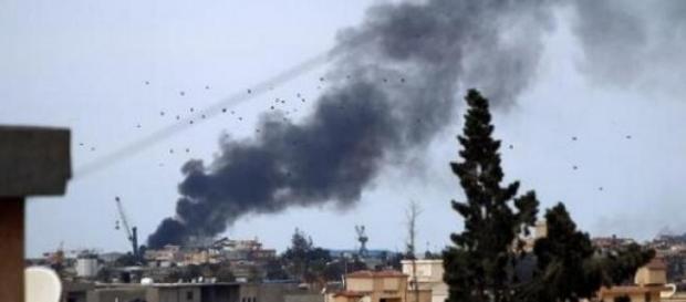 Explosion au port de Benghazi en Libye. Explosion au port de Benghazi en Libye.