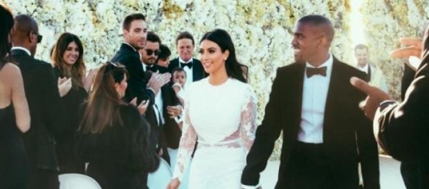 Kanye West und Kim Kardashian bei ihrer Hochzeit. Kanye West und Kim Kardashian bei ihrer Hochzeit.