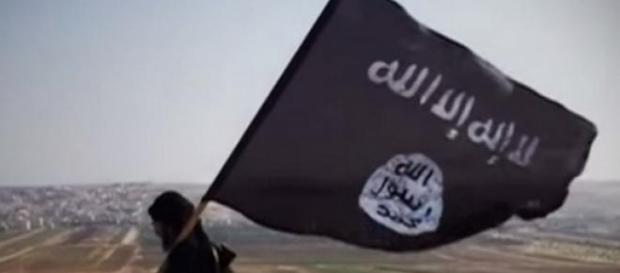 la bandiera dell'Isis è ormai anche in Libia la bandiera dell'Isis è ormai anche in Libia