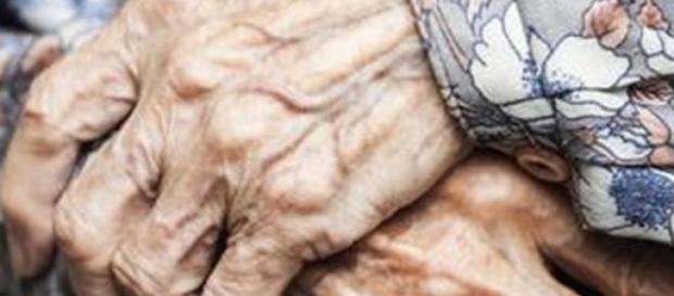 Mujer de 115 años sobrevive comiendo huevos crudos Mujer de 115 años sobrevive comiendo huevos crudos