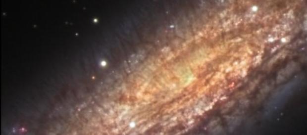 NGC 253 tiene varios semilleros de estrellas NGC 253 tiene varios semilleros de estrellas