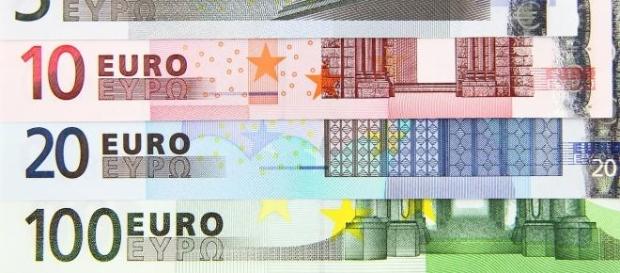 Tassa sui contanti per depositi in banca. Tassa sui contanti per depositi in banca.
