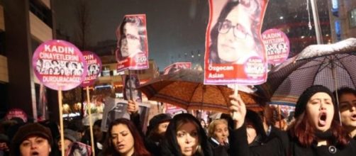 Turchia, donne protestano in nome di Aslan