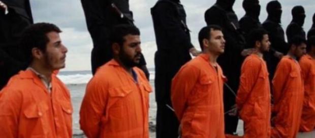 Foram já várias as atrocidades cometidas pelo ISIS Foram já várias as atrocidades cometidas pelo ISIS